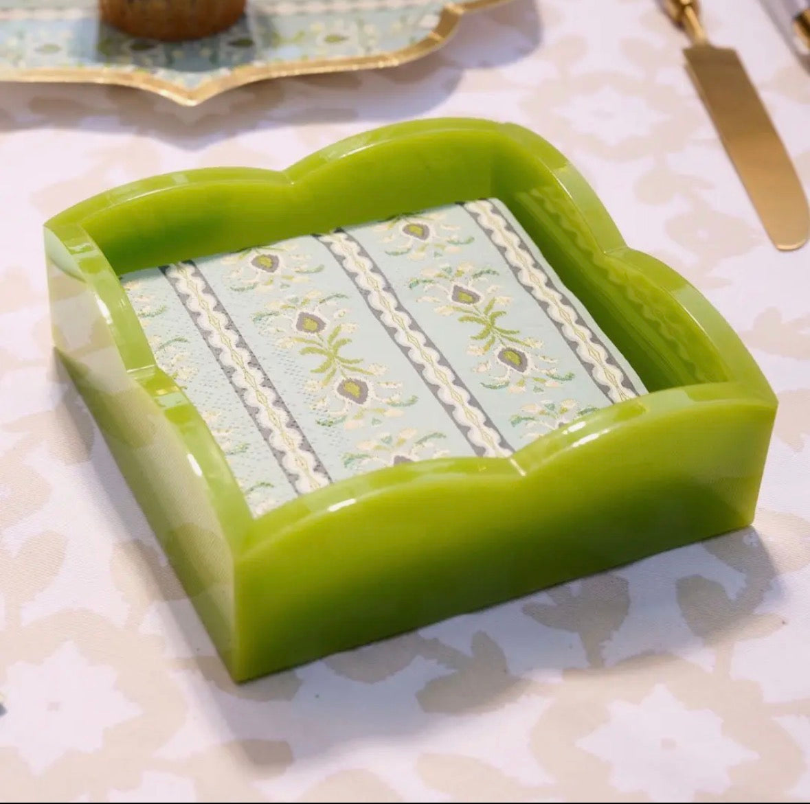 Green Palm Acrylic Scalloped Cocktail Napkin Holder